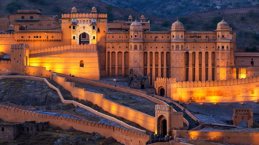 Fort and Palaces Budget Tours in India